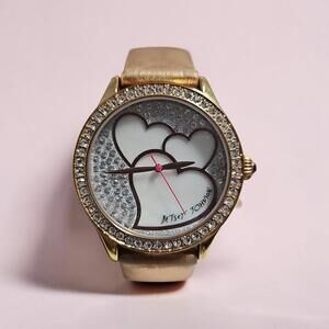 Betsey Johnson Heart Dial Gold Tone Watch BJ00131-13 Preowned Japan Movement